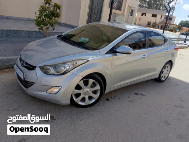 2012 هيونداي افانتي Standard