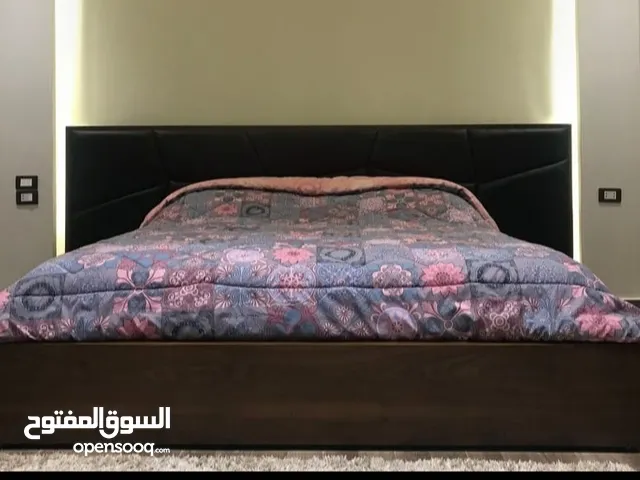 غرفه نوم كامله استعمال خفيف جدا خشب ثقيل جدا موديل حديث معها مرتبه انجلندر