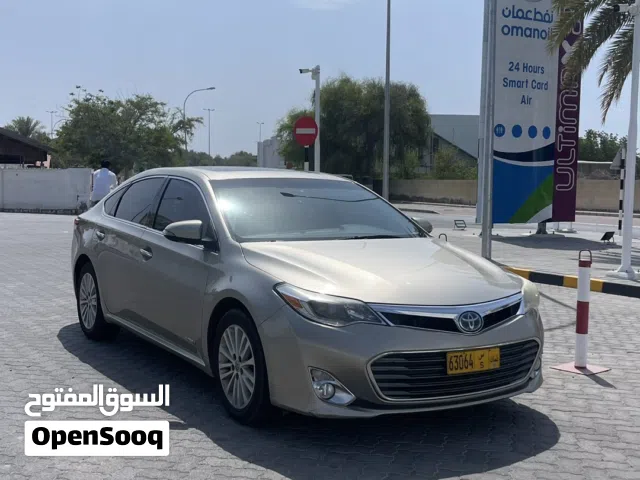2014 تويوتا افالون Limited
