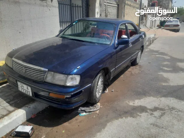 سيارة بطة متصل ااصولي غير معرضة الى كص و نقل جثة اصولي محرك كلشي ما بي شي صبغ عام 40 و بيها مجال