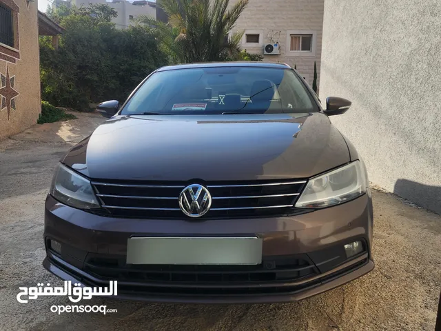 جتا 2015 فل إضافات مع فتحة سقف. السيارة موجودة برام الله. سعر حرق.