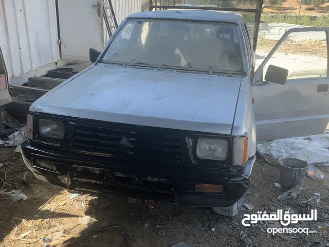 تندر ميتسوبيشي L200 للبيع موديل 1992 شطب رسمي للبيع موجودة بالخليل ، السعر 6000 شيكل من الاخر