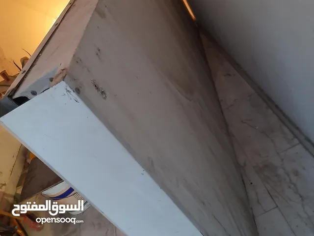 ارمه الكابوند مع بروفايلات حديد جاهز تصلح لجميع المحلات( مستعمل ) بحاله ممتازه