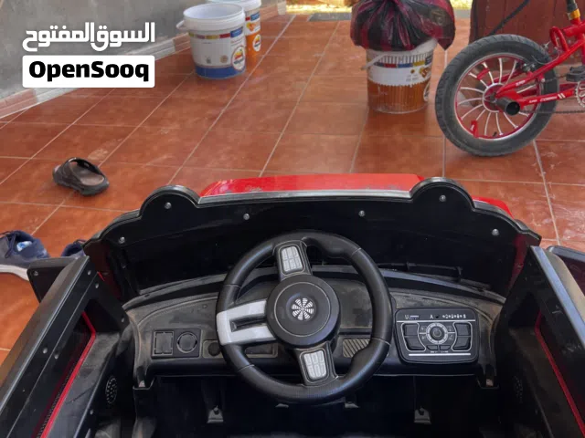 سيارة اطفال
