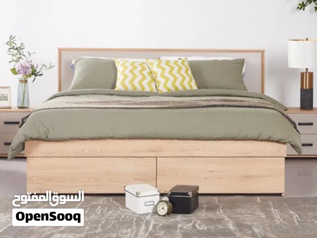 سرير مع طاوله جانبيه للسرير+ مكتبه للكتب