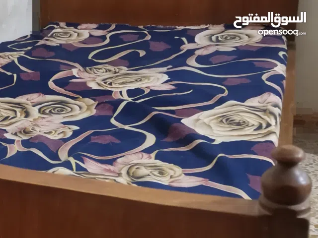 بازيات و تيجان قريولتين و چرباية، خشب صاج