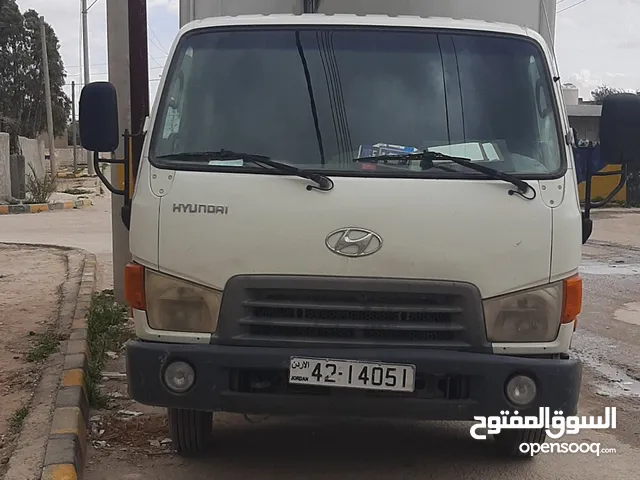 Refrigerator Hyundai 2011 in Mafraq