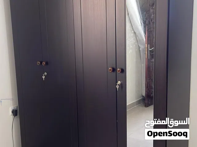 خزانة استعمال خفيف  تعتبر جديده