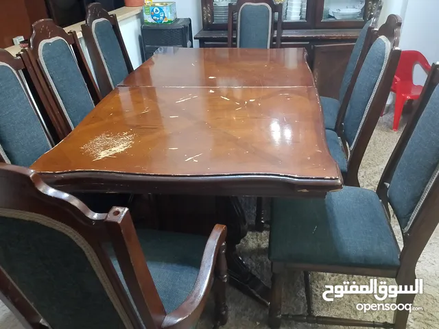طاولة سفرة مع كراسيها للبيع بحالة جيدة جدا