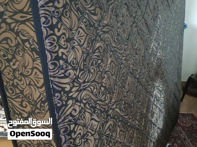 فرشة تخت مجوزة بحالة ممتازة