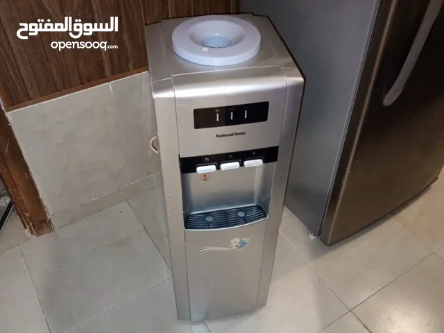 كولر ماء بحال جيده جدا  مع قاروره