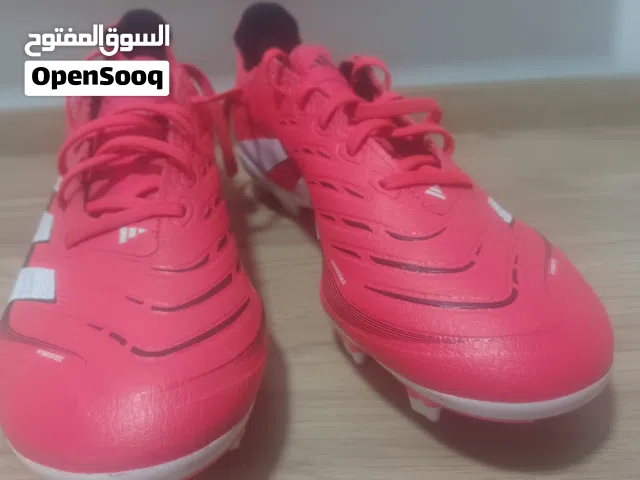 حذاء اديداس بريداتور اصلي  مقاس 45 وثلث  استعمال خفيف