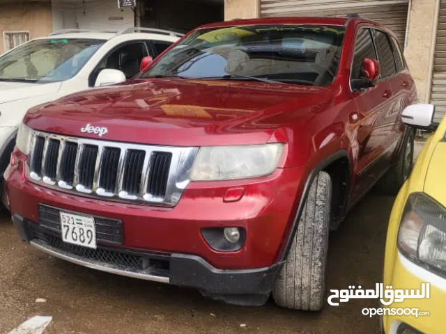 البيع سيارة جيب شيروكي