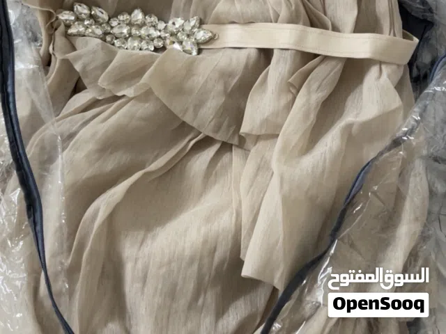 فستان للبيع من مصمهه بالرياض اخذته بقيمة 1500