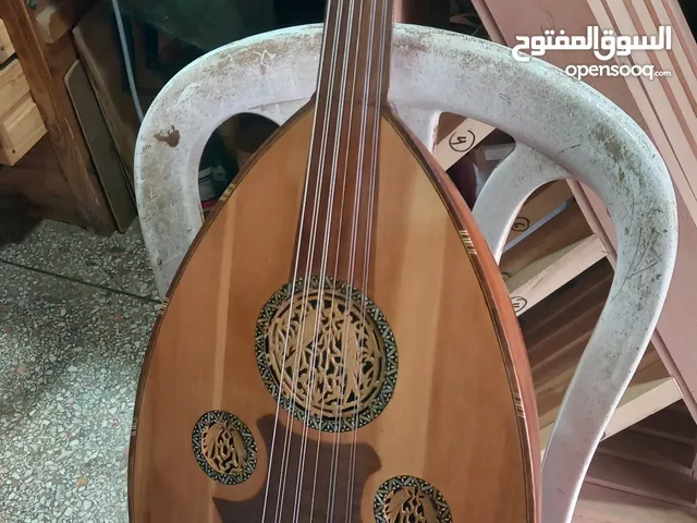 آلة العود الموسيقية ،صنع مصري ، مستعمل وفي حالة جيذة جذا