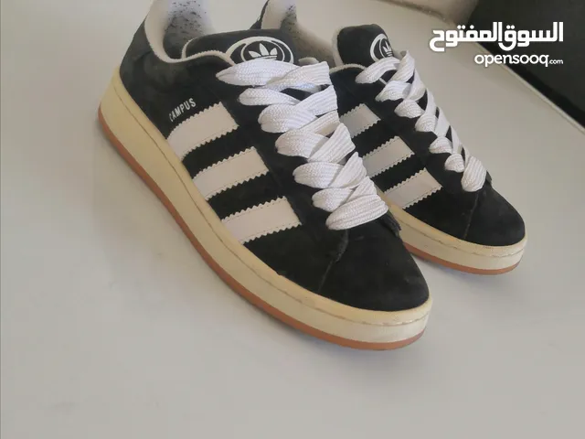 40 Sport Shoes in Amman