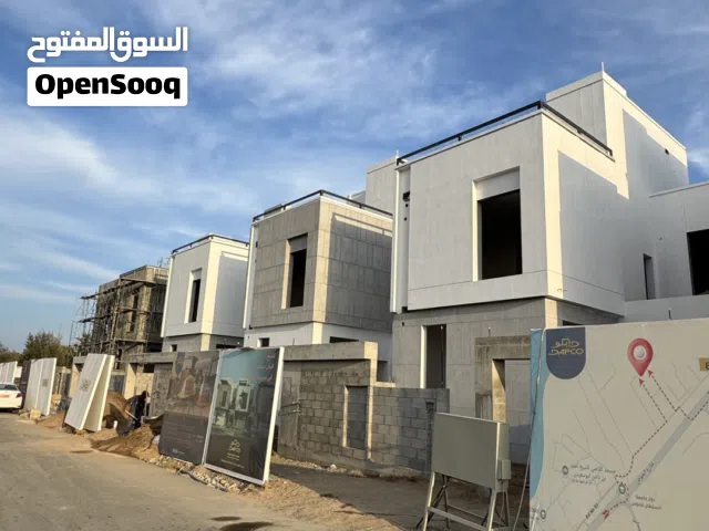 فيلا راقية للبيع في الخوض مقابل الجامعة