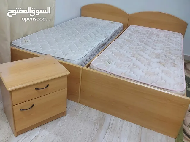 أسرة فردية نظيفة مع الادراج للبيع