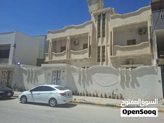 400 m2 More than 6 bedrooms Townhouse for Rent in Tripoli Abu Sittah
