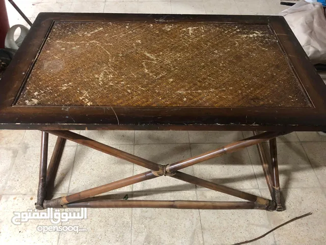 موجود طاولات للبيع بحالة جيدة