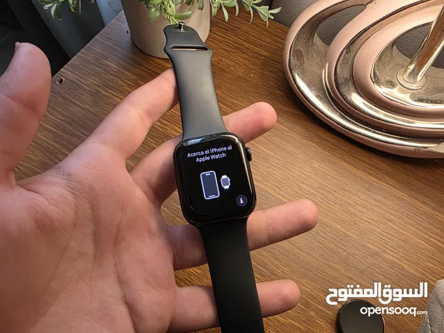 ارخص ساعة ابل جيل ثامن 8 للبيع 260 جدا نظيفة بطارية 89% حجم 45 كاملة مع الملحقات.