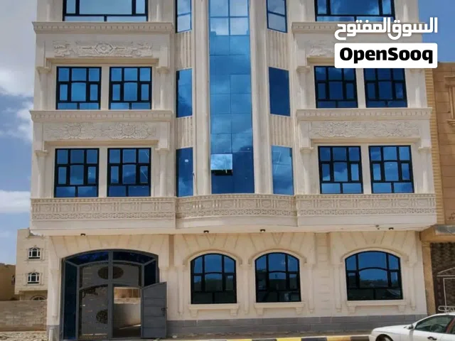 عمارة حجر سكنية ثلاثة دور تشطيب لوكس وموقع مميز وسعر خاص