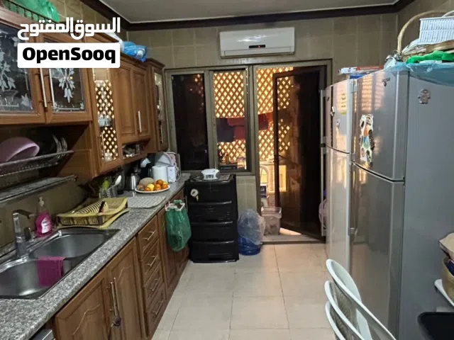 شقة أرضية مع مساحة امامية