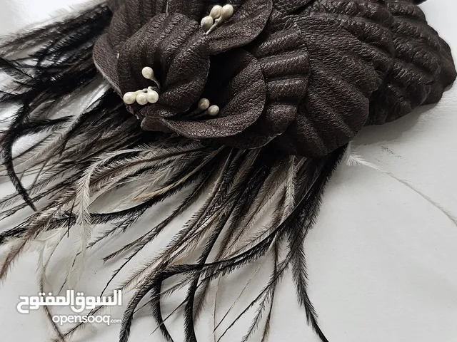 بروش مصنوع من الجلد الطبيعي leather brooch