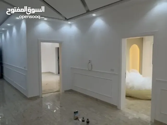 شقة خدمية تجارية تشطيب حديث ممتازة في النوفليين