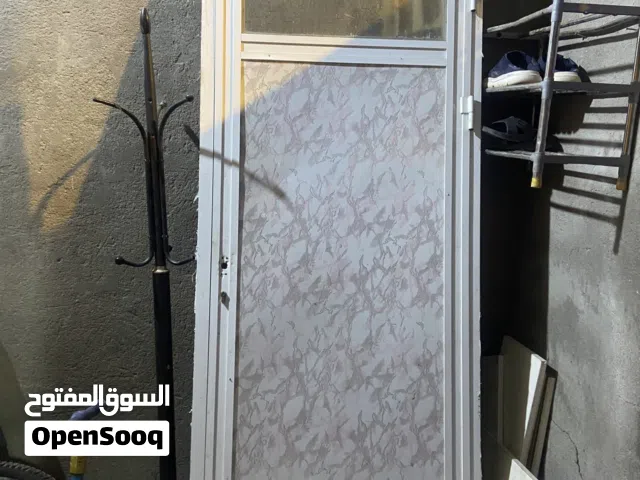 باب نضيف وجديد