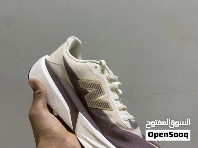 حذاء البيع من نيو بلنس