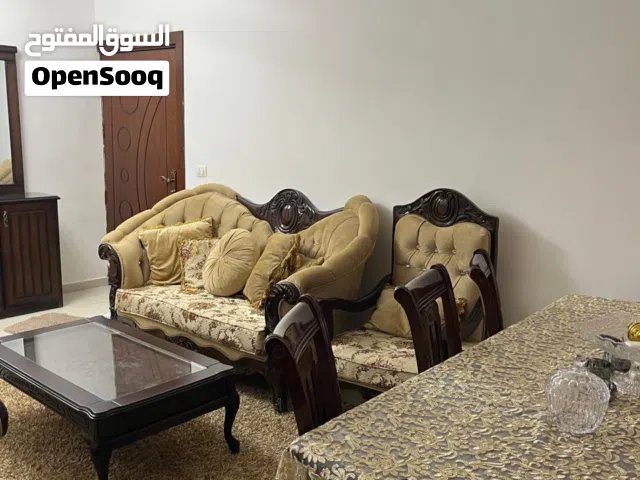 طقم كنب مستعمل للبيع بحاله ممتازه منجد جديد