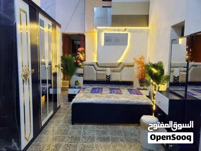 غرفة نوم ملكية عصرية بتصميم راقٍ يجمع بين الأناقة والجودة والمتانة، لتجعل غرفة نومك أكثر فخامة وجمال