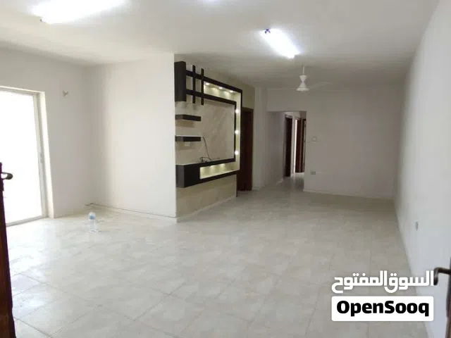 شقة مميزة للبيع في مدينة الشرق  3 غرف + صالة حرف L + بلكونة + 2 حمام