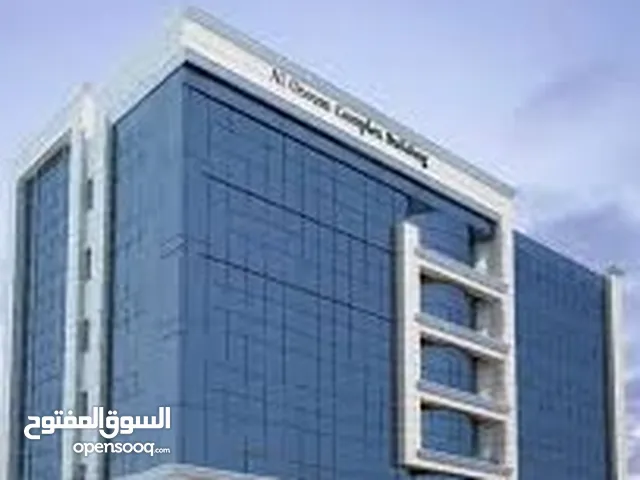 مجمع تجاري للبيع بموقع حيوي جدا