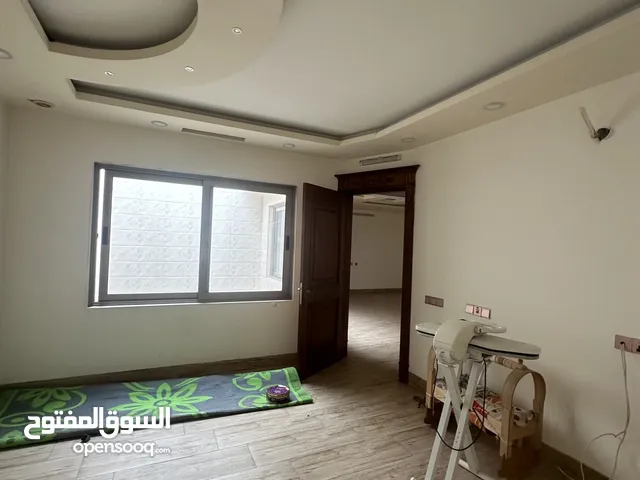 200 m2 4 Bedrooms Townhouse for Rent in Erbil Naz