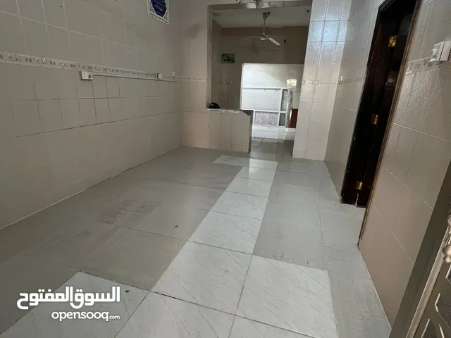 300 m2 More than 6 bedrooms Townhouse for Sale in Basra Juninah
