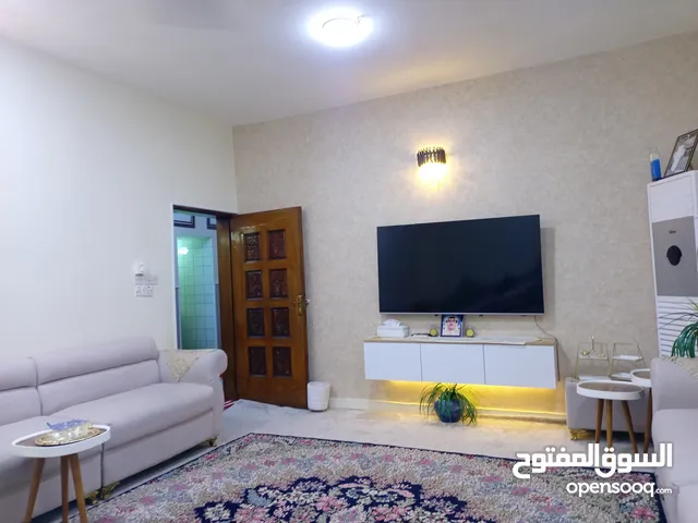 210 m2 5 Bedrooms Townhouse for Sale in Basra Tahseneya