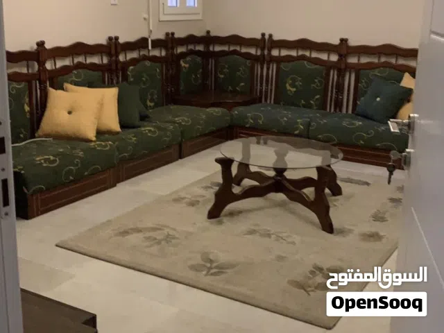 صالون للبيع