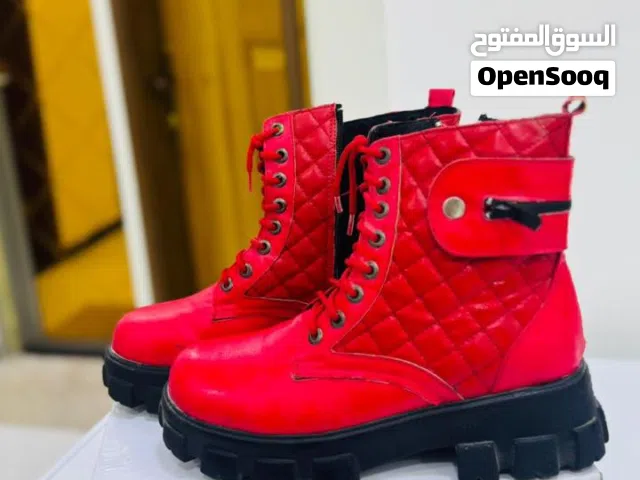 حذاء بوت مستخدم قليل