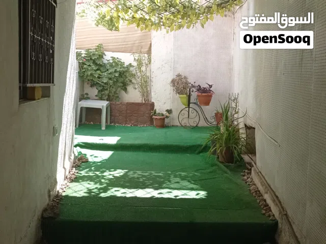 فرصه ذهبيه للأستثمار أو للسكن وممكن السكن بشقه وتأجير الشقه التانيه  حي نزال