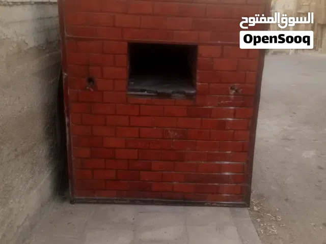 فرن من الداخل حجري ، والارضية بازلت