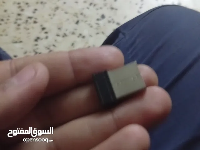 فلاشه العاب استعمال خفيف جدا عليها العاب كثير جدا أكثر من 1000 مثل ماريو و جي تي اي و مصارعه وغير