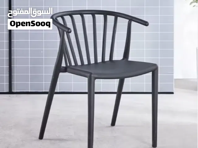 كرسي حديث ومريح وقوي وقابل للتكديس وعالي الجودة مناسب للمقاهي والمطاعم الأنيقة،خدمة التوصيل متوفرة