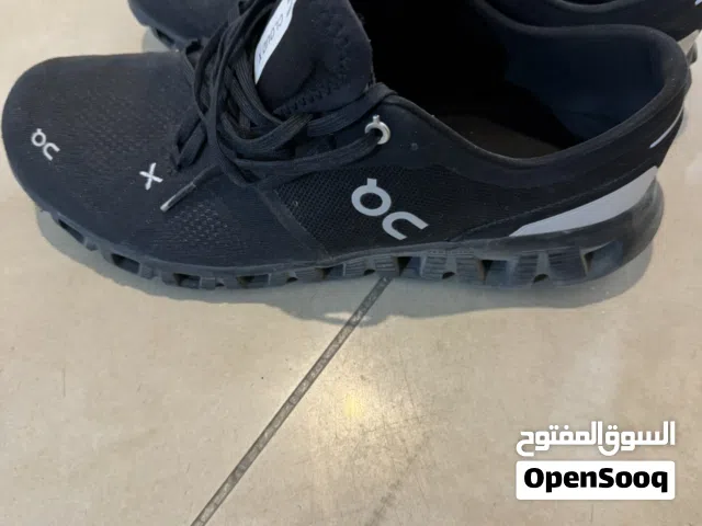 حذاء on اسود