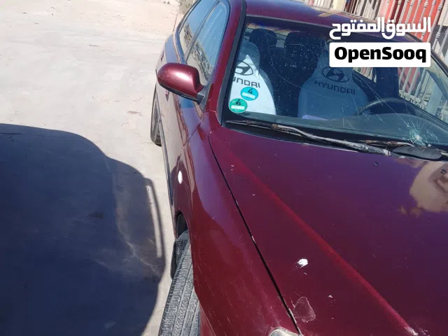 2004 Hyundai Elantra Standard