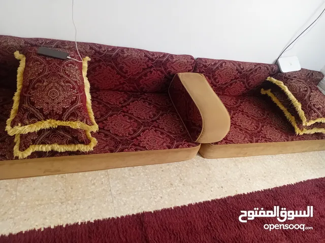 ديوانه للبيع بحال وكالة