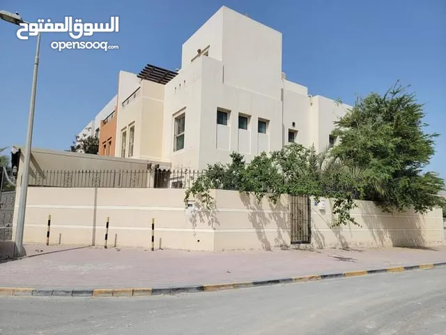 1111m2 6+ Bedrooms Townhouse for Rent in Northern Governorate Al Janabiyah