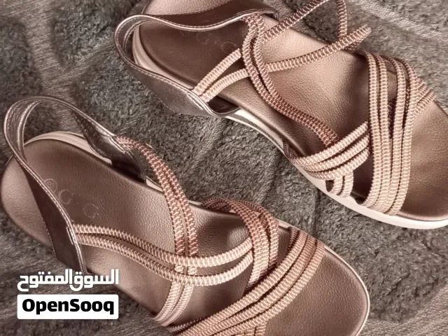 صندل عملي جديد غير مستعمل سبب البيع نمرة صغيرة
