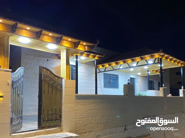 340 m2 4 Bedrooms Townhouse for Sale in Zarqa Dahiet Al Madena Al Monawwara
